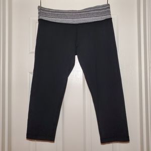 lululemon Contrast Waistband Capri Legging